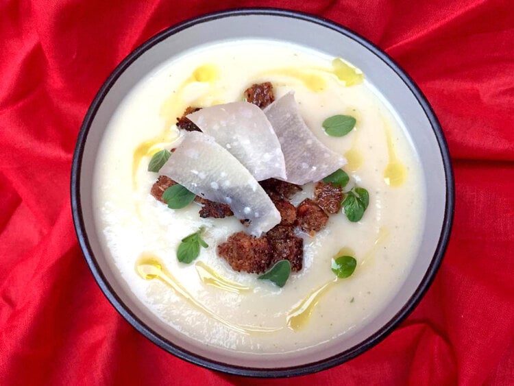Picture of Celeriac soup with pumpernickel croutons