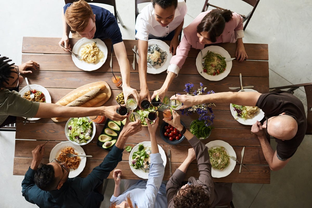 Benefits of launching a company lunch program for your employees